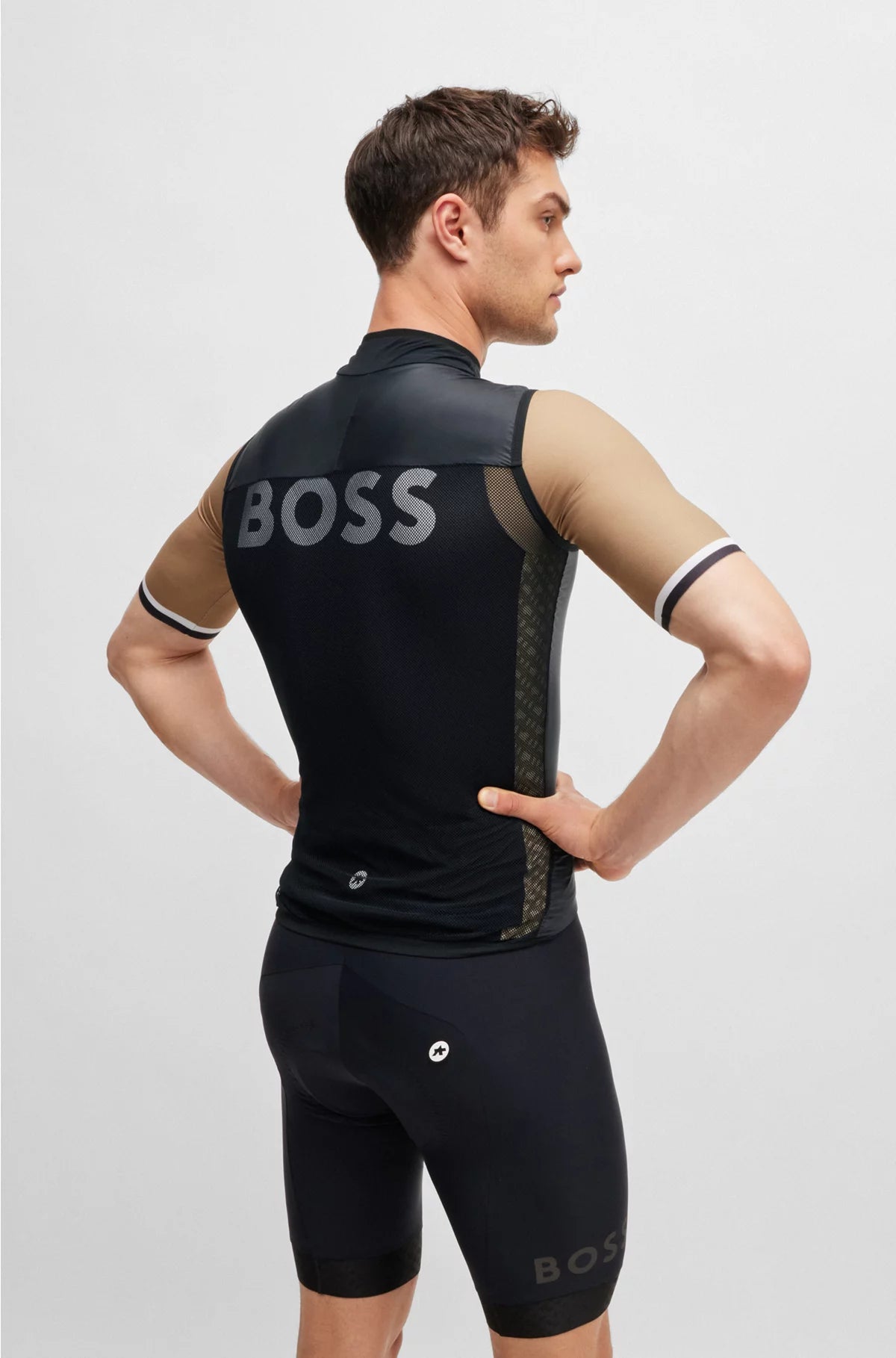 PACKABLE WIND VEST WITH BREATHABLE MESH BACK